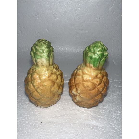 VINTAGE CERAMIC MINIATURE YELLOW PINEAPPLE SALT AND PEPPER SHAKER 2 1/4” - Picture 2 of 5